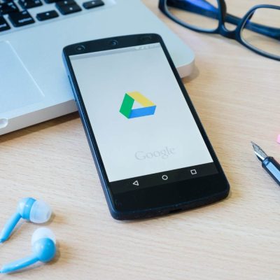 Aplikacja sklep Google Play została zatrzymana – Jak to naprawić?